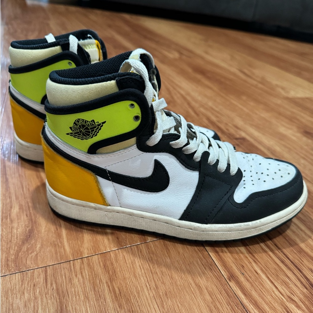 Air Jordan 1 Retro High OG 'Volt Gold'